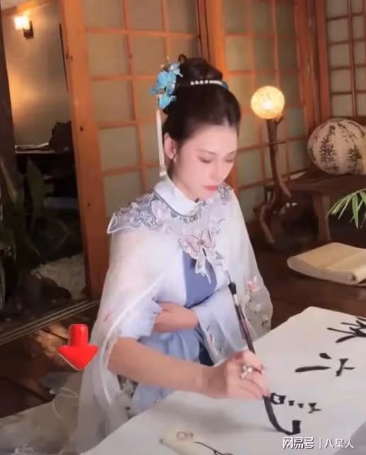 大小S姐妹聯手復出了!全新的宣傳畫報中姐妹倆眼神迷離,像沒睡醒