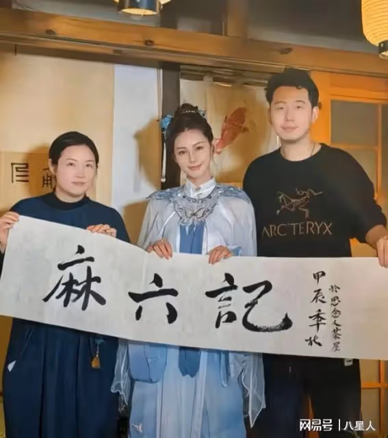 大小S姐妹聯手復出了!全新的宣傳畫報中姐妹倆眼神迷離,像沒睡醒