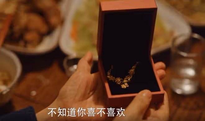 《小巷人家》看到宋瑩和黃玲給兒媳婦送的禮物,才懂李佳噩夢來了