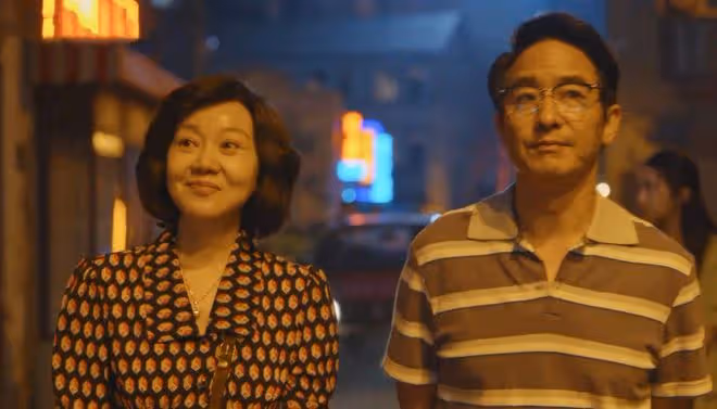 《小巷人家》莊超英被迫給侄子買兩套房,錢哪來的?拿了宋瑩存摺