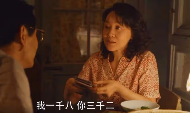 《小巷人家》莊超英被迫給侄子買兩套房，錢哪來的？拿了宋瑩存摺