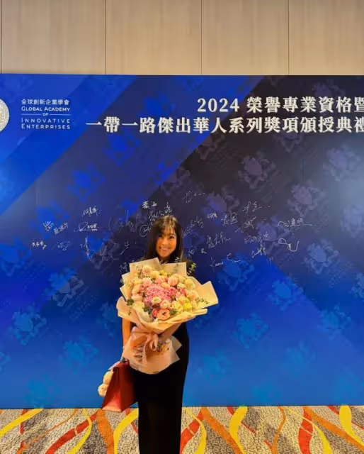 54歲前TVB女星獲傑出華人領袖獎,曾戀80億闊少兩度豪門夢碎仍單身
