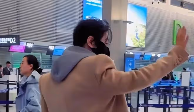 黃曉明回上海與葉珂團聚,葉珂退網後疑似面臨搬家難題