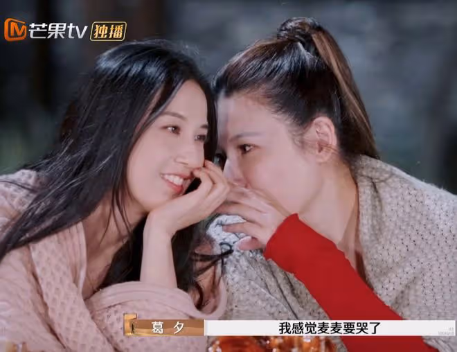 被《再見愛人4》葛夕驚艷,穿緊身背心腰臀比突出,露腹肌太性感