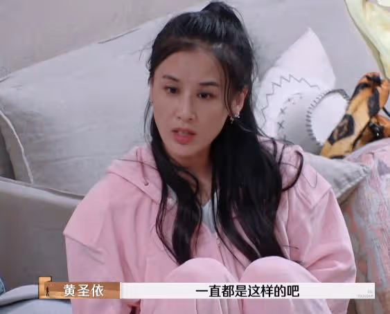 被《再見愛人4》葛夕驚艷,穿緊身背心腰臀比突出,露腹肌太性感