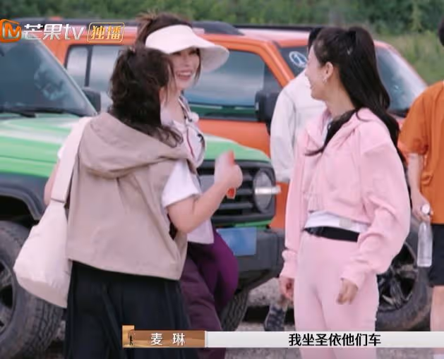 被《再見愛人4》葛夕驚艷,穿緊身背心腰臀比突出,露腹肌太性感