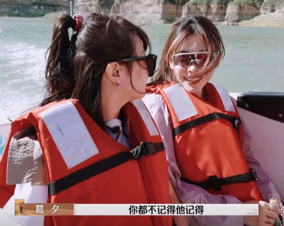被《再見愛人4》葛夕驚艷,穿緊身背心腰臀比突出,露腹肌太性感