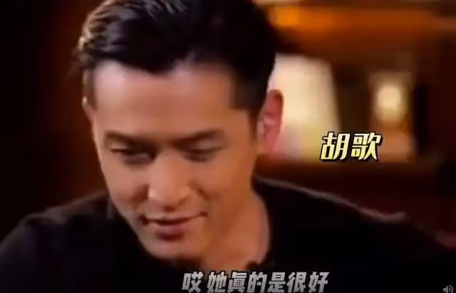 46歲薛佳凝戀情曝光,哭泣獲男友親吻安慰,胡歌因她被冤枉是渣男