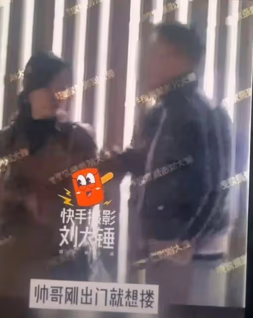 46歲薛佳凝戀情曝光,哭泣獲男友親吻安慰,胡歌因她被冤枉是渣男