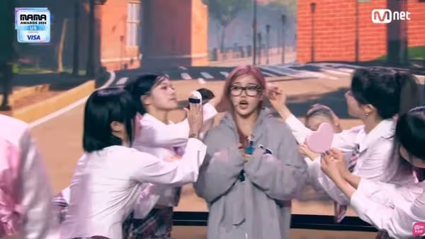 2024MAMA/攝影師撞到TWS! 平均18歲女團「全麥唱跳」超級穩