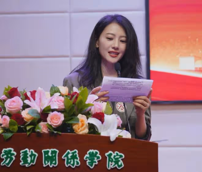 高圓圓班主任透漏:至少有10個班的男生在追她!
