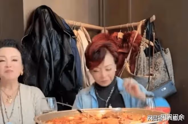 汪小菲實力打臉黑粉去北大授課!張蘭國貿店請姐妹吃飯遭粉絲圍堵