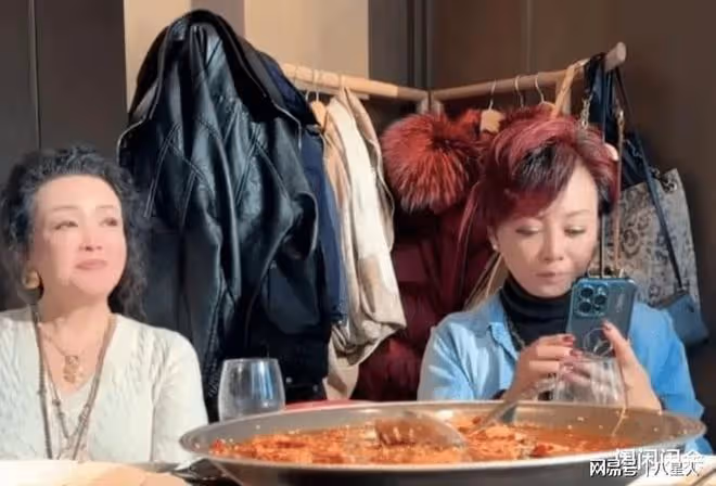 汪小菲實力打臉黑粉去北大授課!張蘭國貿店請姐妹吃飯遭粉絲圍堵
