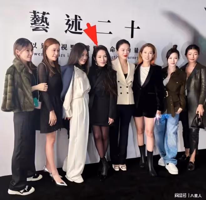 又可以撩小鮮肉了!蕭亞軒久違現身,腿部舊傷恢復,穿高跟鞋狀態好