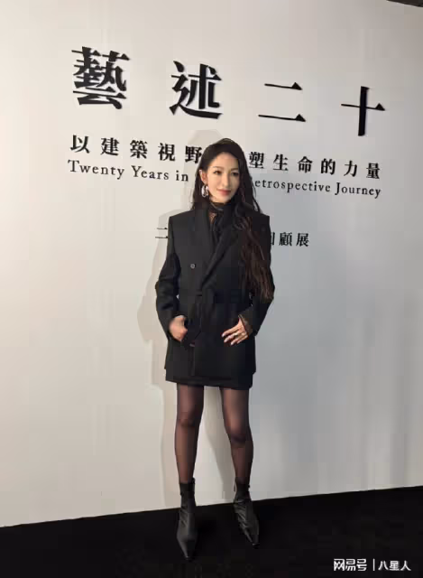 又可以撩小鮮肉了!蕭亞軒久違現身,腿部舊傷恢復,穿高跟鞋狀態好