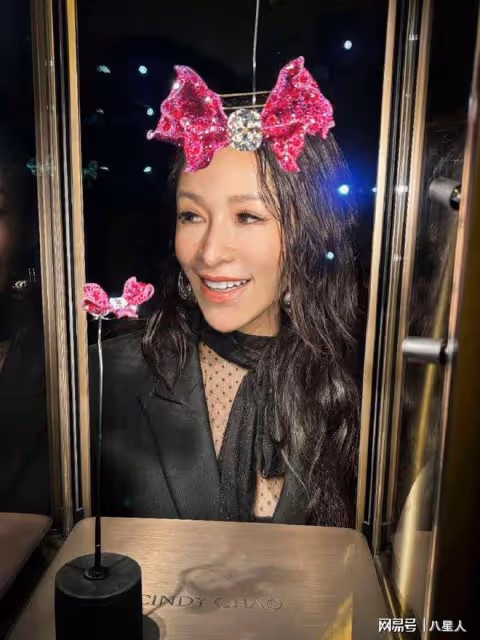 又可以撩小鮮肉了!蕭亞軒久違現身,腿部舊傷恢復,穿高跟鞋狀態好