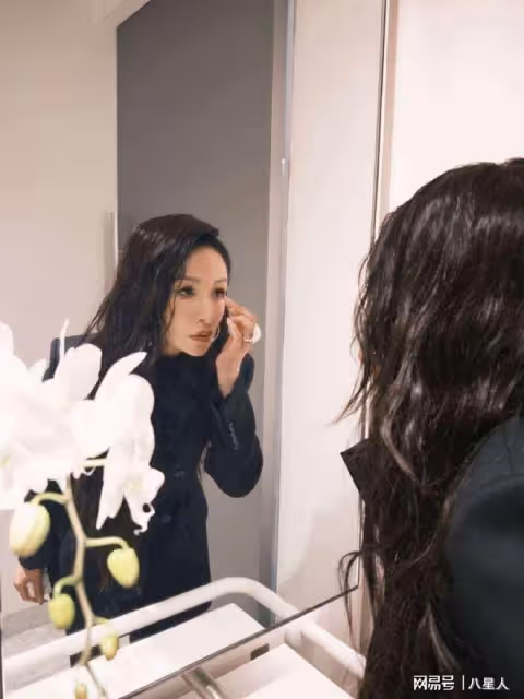又可以撩小鮮肉了!蕭亞軒久違現身,腿部舊傷恢復,穿高跟鞋狀態好
