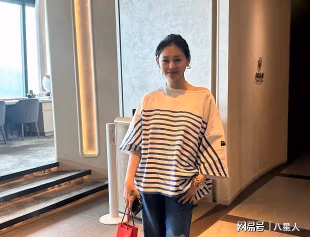 大S具俊曄恩愛合體!48歲大S被老公親臉好嬌羞,鼻頭大臉胖像個大媽