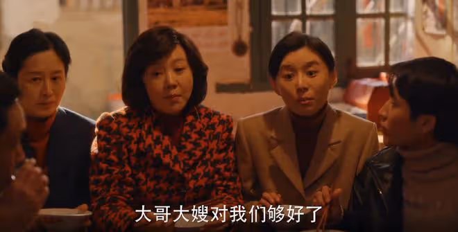 小巷人家：若不是向東的座位順序，鵬飛不會知道外公有多看不起他