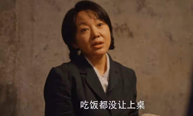 《小巷人家》八次「飯局」,才懂莊父莊母虛偽,黃玲恨他們一輩子