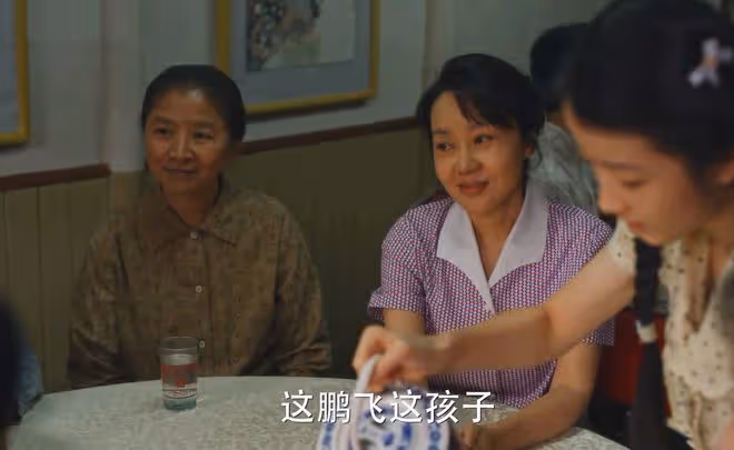《小巷人家》八次「飯局」,才懂莊父莊母虛偽,黃玲恨他們一輩子