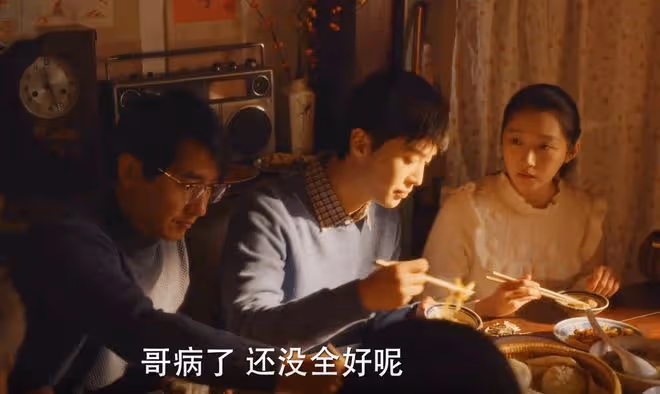 《小巷人家》八次「飯局」,才懂莊父莊母虛偽,黃玲恨他們一輩子
