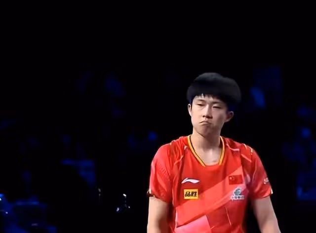 王楚欽3比1戰勝弗朗西斯卡,還把對手拍子打掉了?