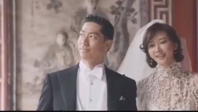 50歲林志玲攜娃回國,粉嫩裝扮似少女,兒子顏值引爆日系潮流!