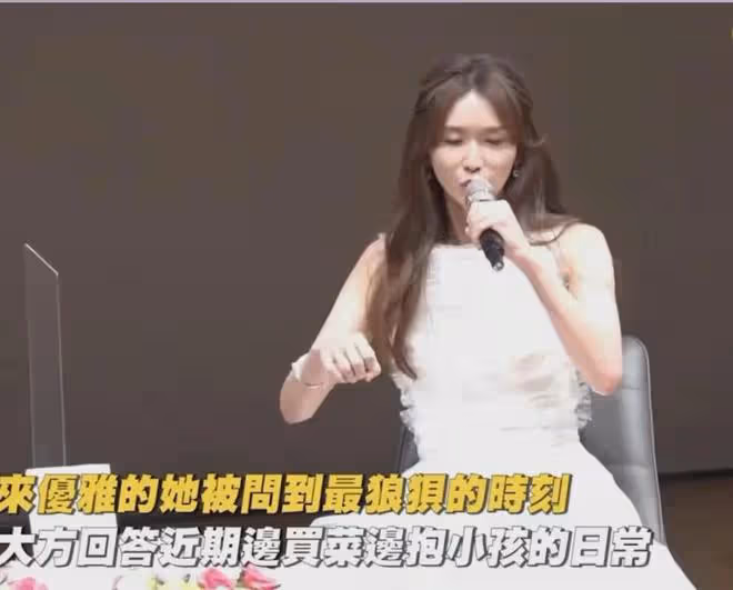 50歲林志玲攜娃回國，粉嫩裝扮似少女，兒子顏值引爆日系潮流！