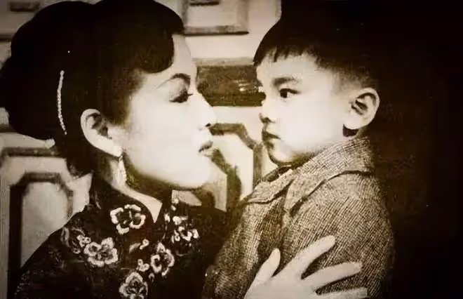 姜大衛：聶小鳳愛而不得，與妻子50年恩愛如初，76歲還在拿獎