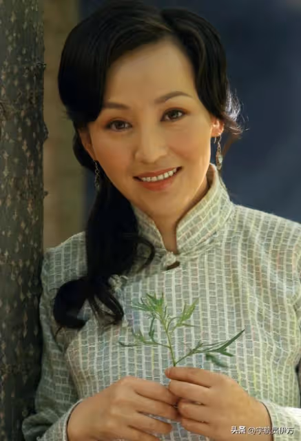 原來他們是夫妻,與初戀一見鍾情恩愛34年,演完《唐詭》終於紅了