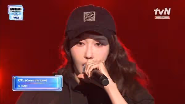 MAMA/大咖女星感言講一半⋯警鈴狂響! 李泳知衝上台飆饒舌帥炸