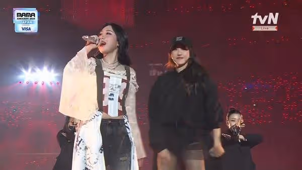 MAMA/大咖女星感言講一半⋯警鈴狂響! 李泳知衝上台飆饒舌帥炸