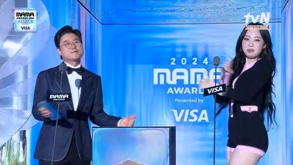 MAMA/大咖女星感言講一半⋯警鈴狂響! 李泳知衝上台飆饒舌帥炸