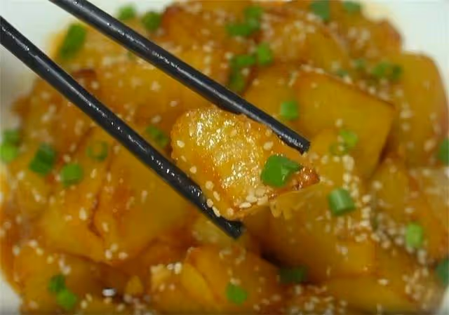 糖醋土豆想要好吃,糖醋汁最關鍵,教你一個訣竅,在家也能做大廚