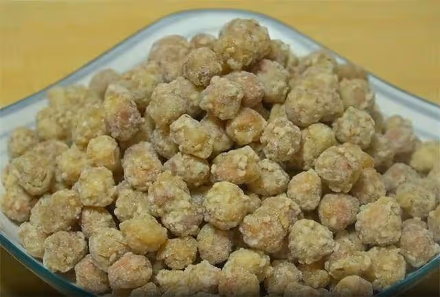 花生里加點麵粉,家家戶戶都做的零食,筷子一攪,做一頓吃30天