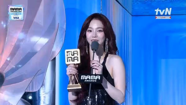 MAMA/TXT然竣「3秒神顏」全場瘋了! Rosé、火星人驚喜合體