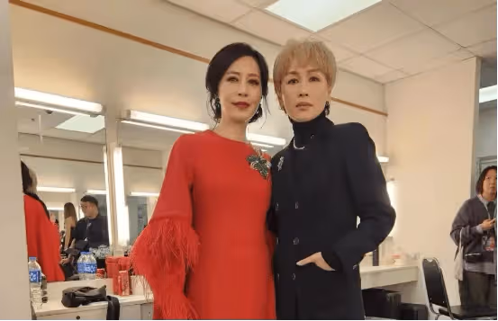 顧紀筠TVB後台教育豪門繼子陳俊霆,直言大家幫忙一起教,繼母子感情讓人羨慕