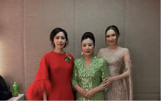 顧紀筠TVB後台教育豪門繼子陳俊霆,直言大家幫忙一起教,繼母子感情讓人羨慕