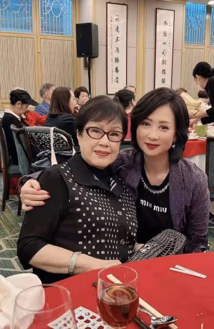 湘漪罕見露面,保養得宜未顯老態,孫女曾被媒體誤認是劉德華女兒