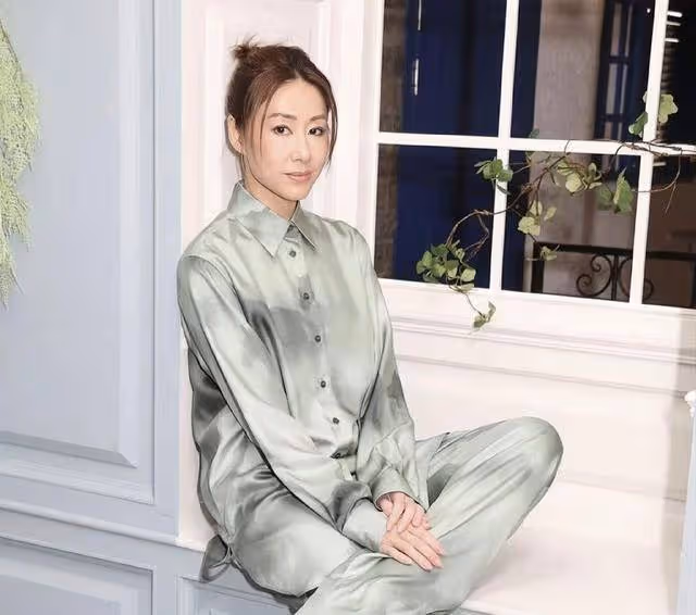 恭喜！TVB知名女星胡定欣迎來新戀情，單身八年對另一半要求高
