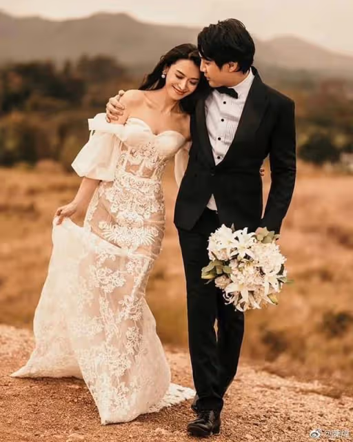 51歲TVB花旦獲老公慶生,曬美照露纖腰,結婚兩年疑似堅持丁克