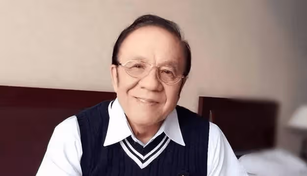 他是著名歌唱家,53歲走紅,年過8旬唱得了貝多芬,也玩得來說唱