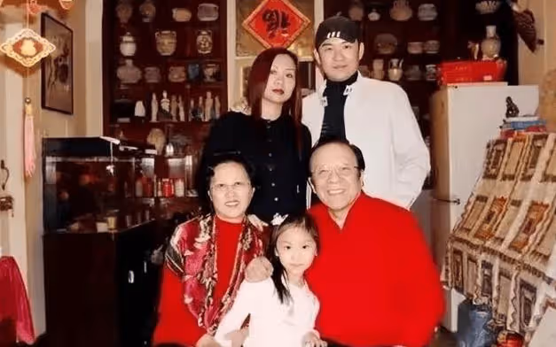 他是著名歌唱家,53歲走紅,年過8旬唱得了貝多芬,也玩得來說唱