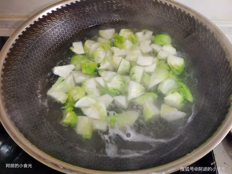 現在吃它正合適,還是冬日極品小眾菜!大火炒一盤,時令好菜、細嫩到無渣,米飯分分鐘就光碟