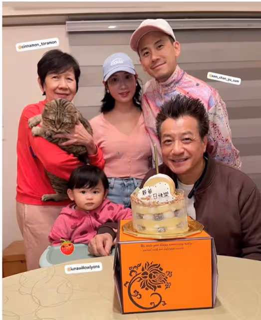 TVB老戲骨77歲生日依然風度翩翩,自爆拍戲曾思想踩界,感謝太太理解信任