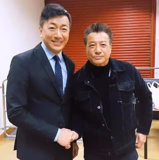 TVB老戲骨77歲生日依然風度翩翩,自爆拍戲曾思想踩界,感謝太太理解信任