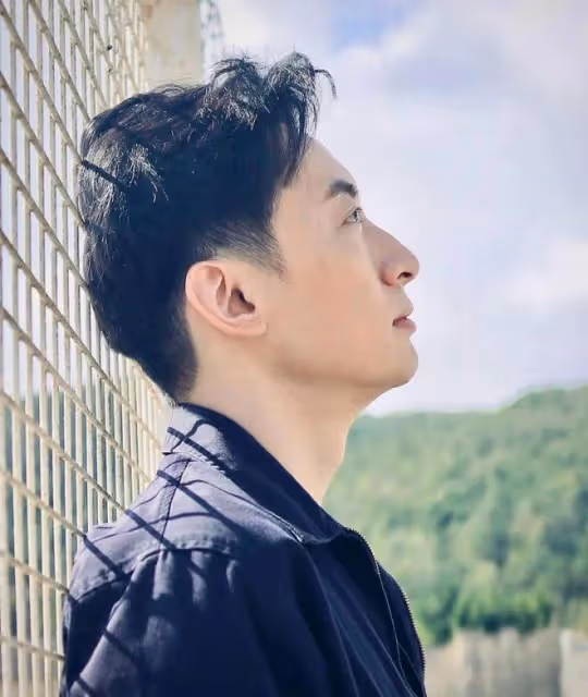 TVB男演員離巢後轉戰內地拍戲,大讚劇組待遇好,稱要以新人姿態虛心學習