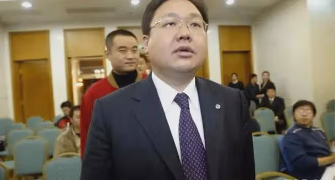 億萬富豪徐明：病死獄中將近9年，明星妻子田海蓉和女兒過得怎樣