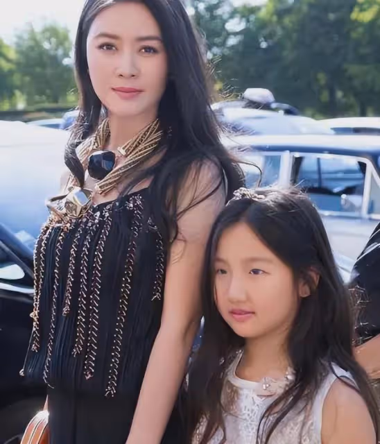億萬富豪徐明：病死獄中將近9年，明星妻子田海蓉和女兒過得怎樣